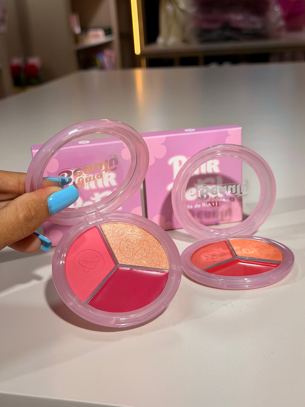 Paleta de rubor, iluminador y gloss